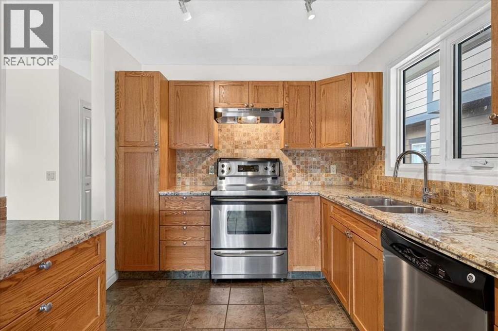 6407 34 Avenue NW - photo 4