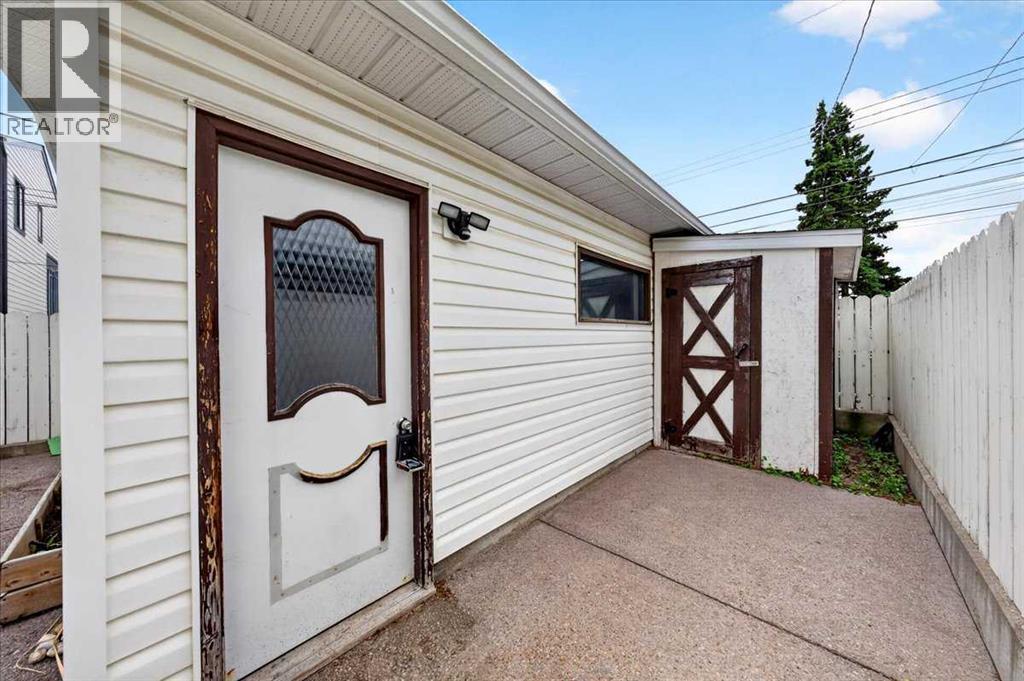 6407 34 Avenue NW - photo 29