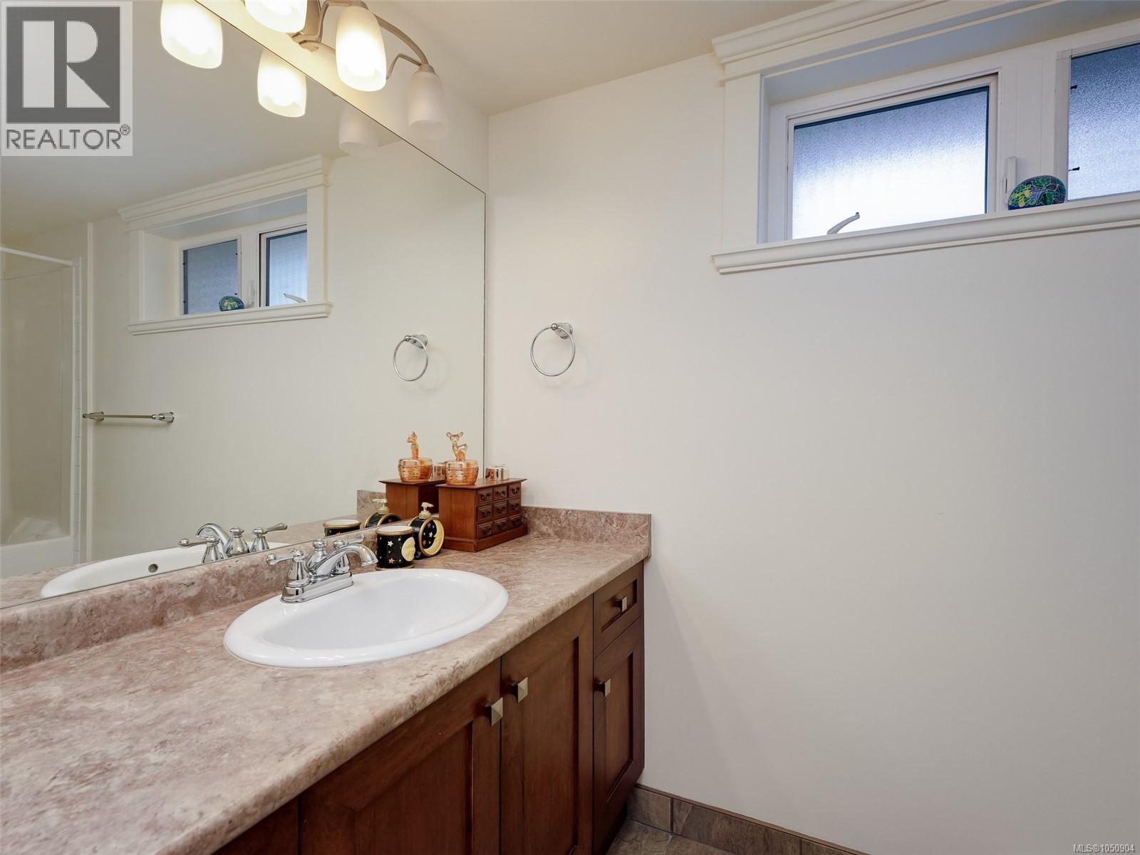 308 537 Heatherdale Lane, Saanich