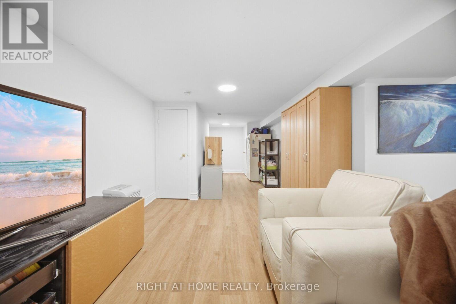 219 BROADWAY AVENUE - Image 39