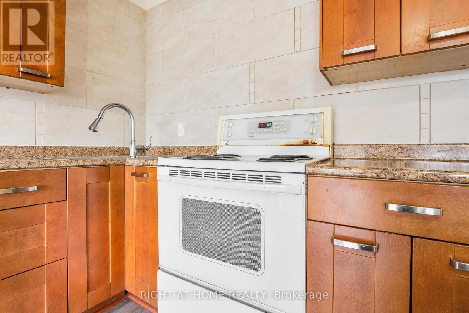 1698A EGLINTON AVENUE W, Toronto (Briar Hill-Belgravia) — photo 10