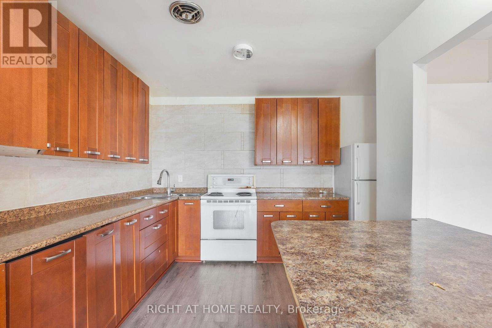 1698A EGLINTON AVENUE W, Toronto (Briar Hill-Belgravia) — photo 7