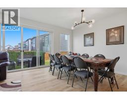 Living room - 147 Magnolia Path Se, Calgary, AB T3M3X6 Photo 8