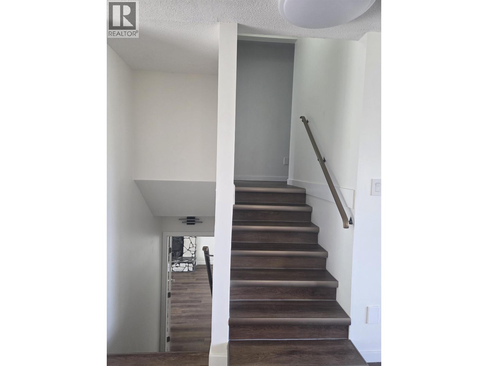 2402 VICTORIA STREET - Image 19