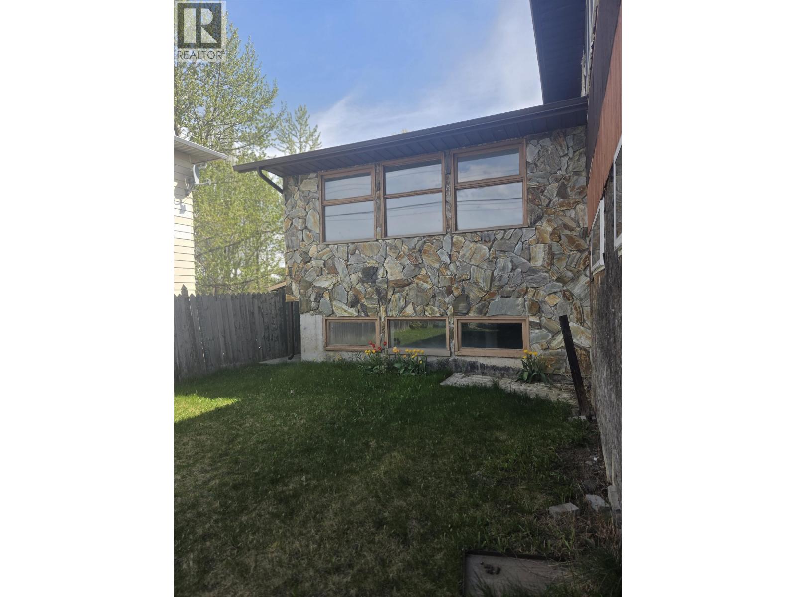 2402 VICTORIA STREET - Image 4
