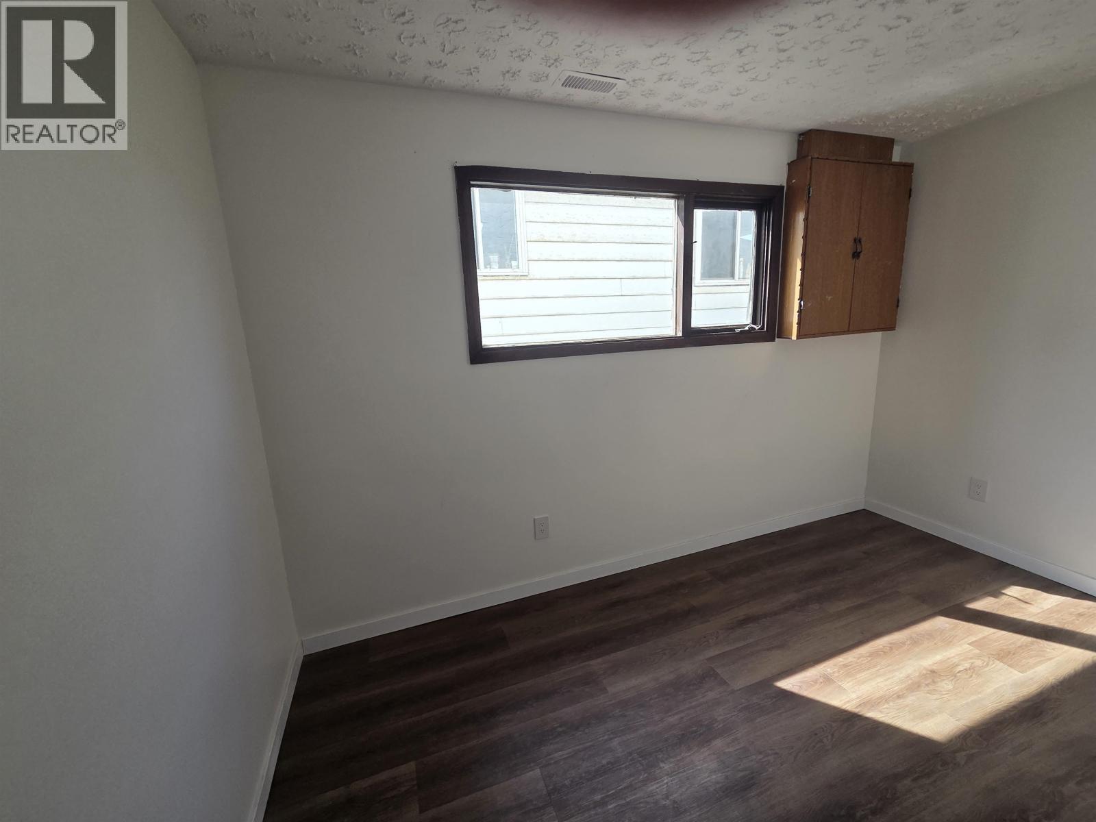 2402 VICTORIA STREET - 13