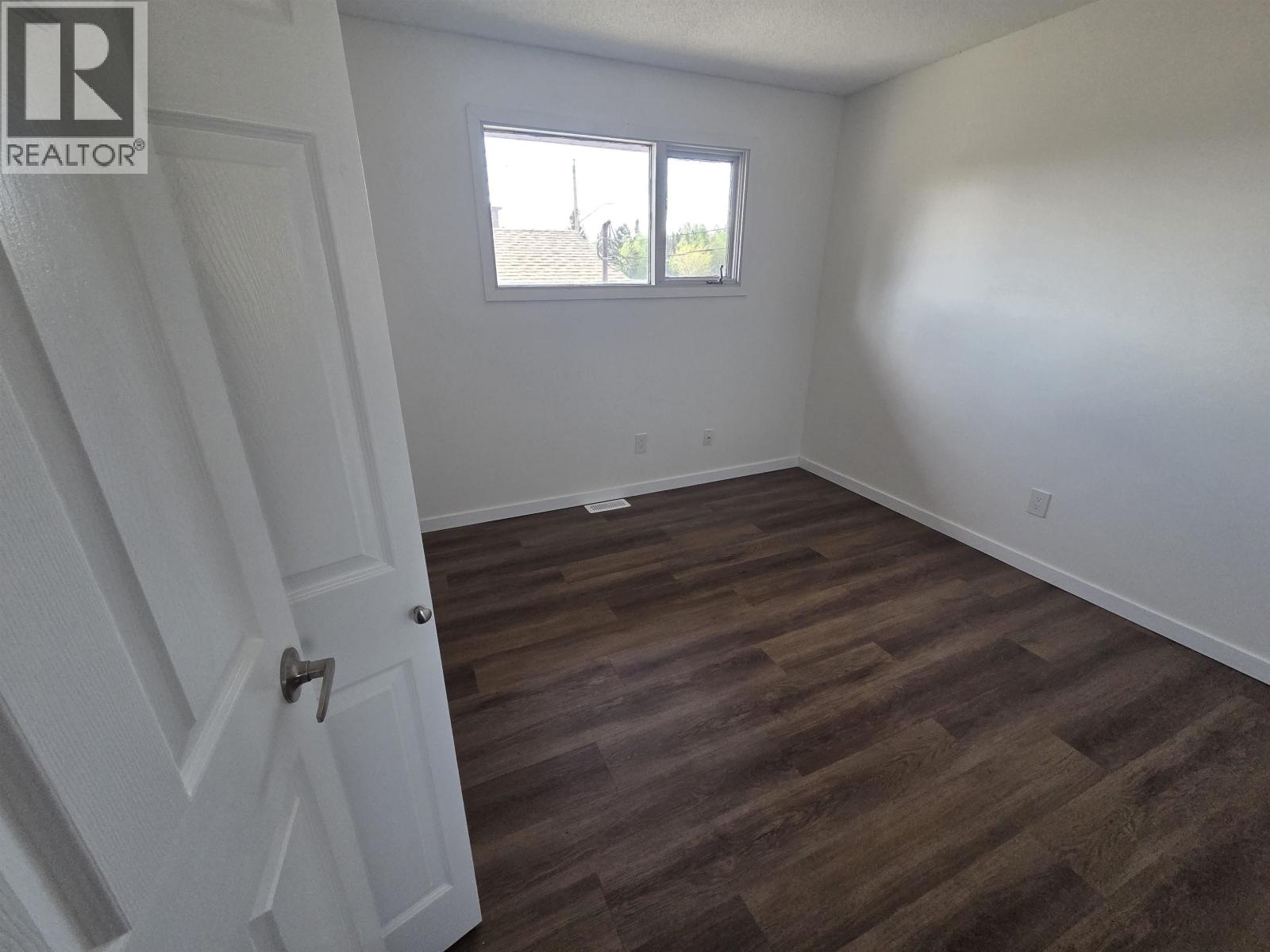 2402 VICTORIA STREET - Image 26