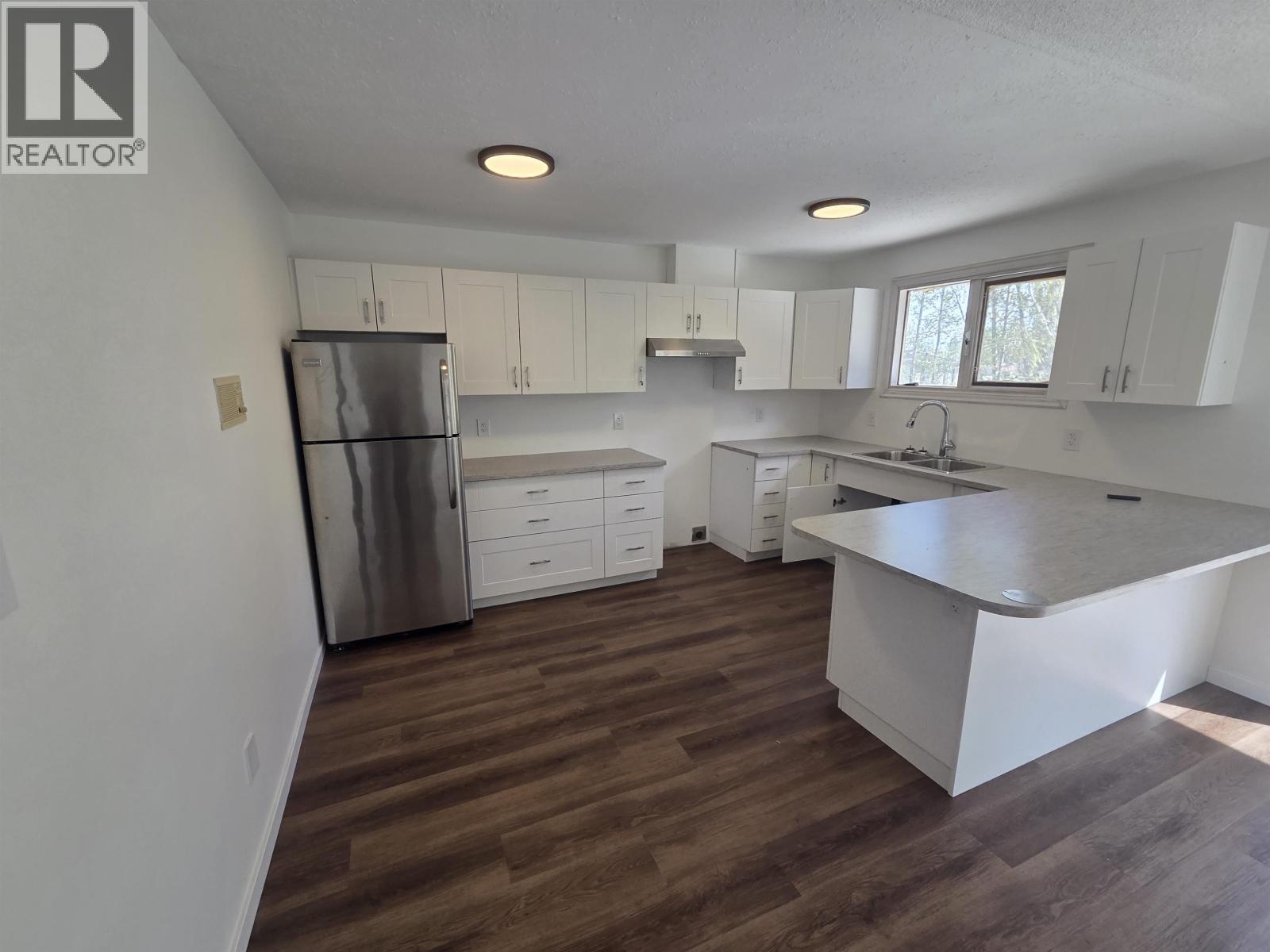 2402 VICTORIA STREET - Image 12