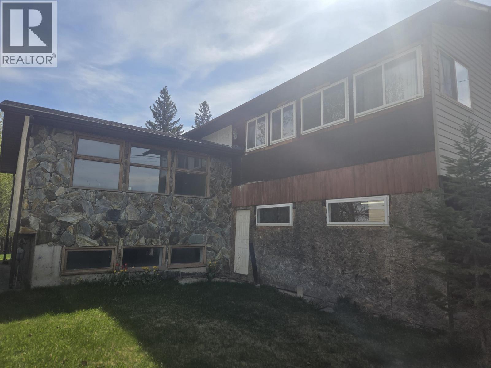 2402 VICTORIA STREET - Image 5