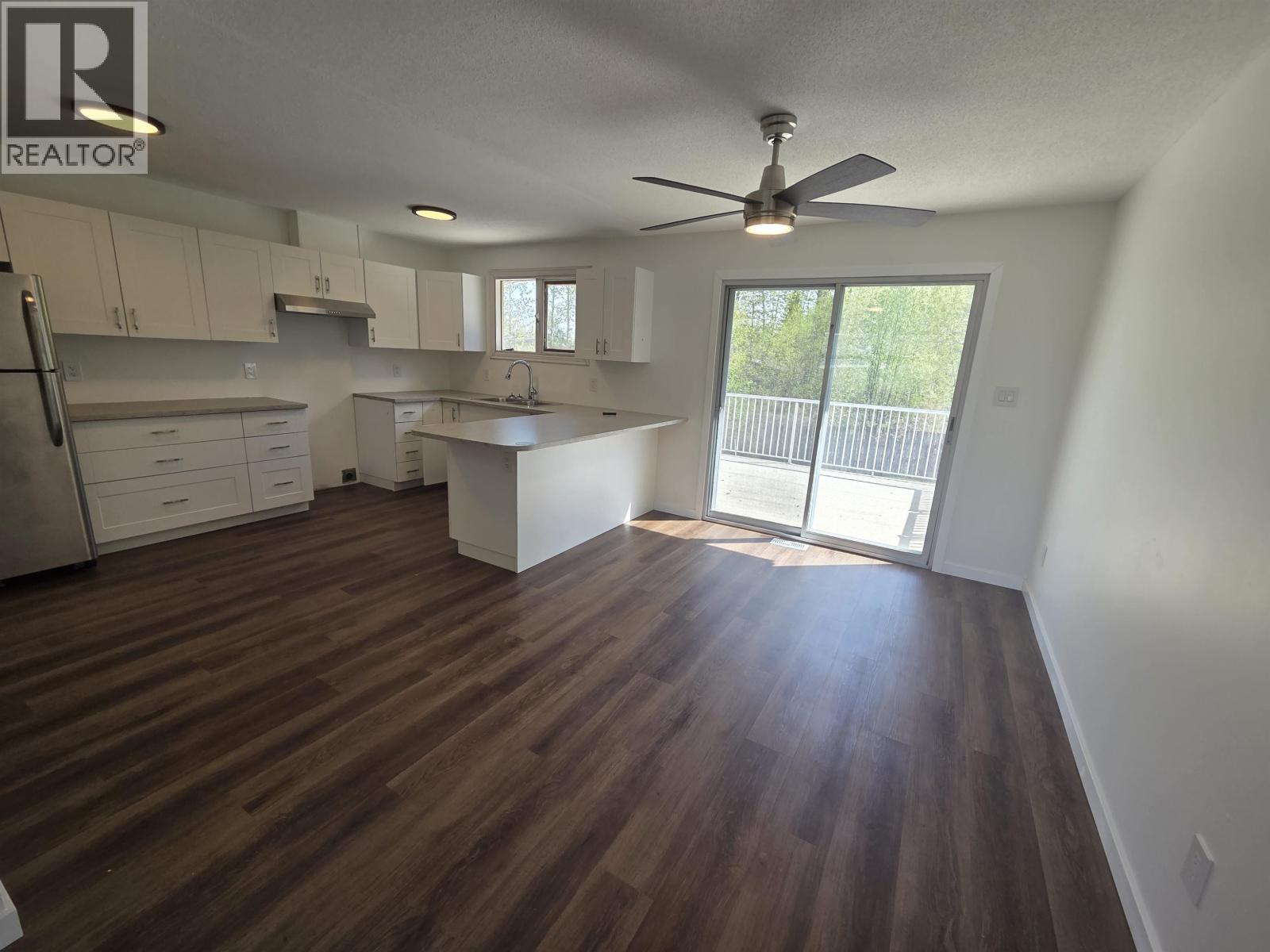 2402 VICTORIA STREET - 9