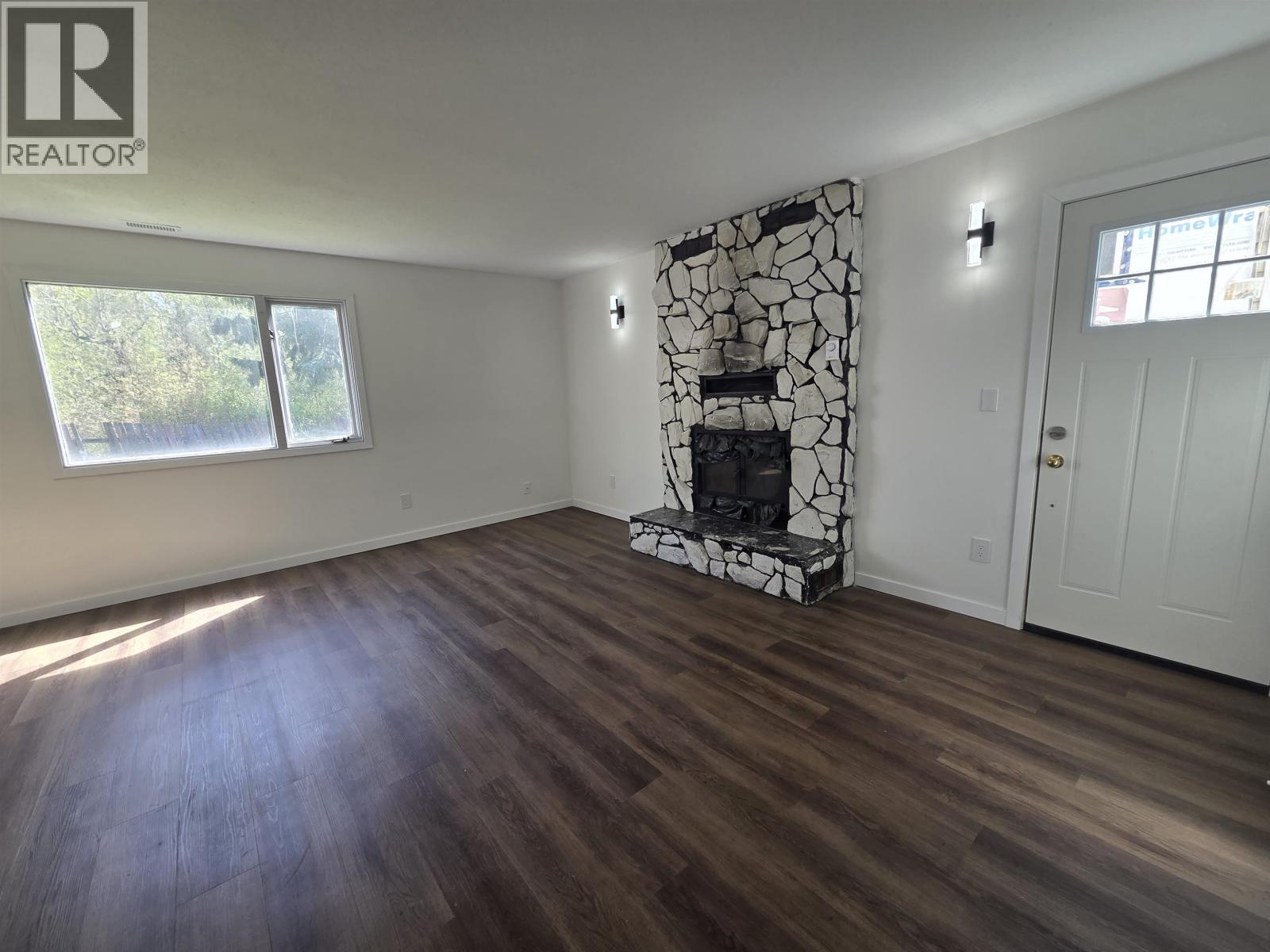 2402 VICTORIA STREET - 2