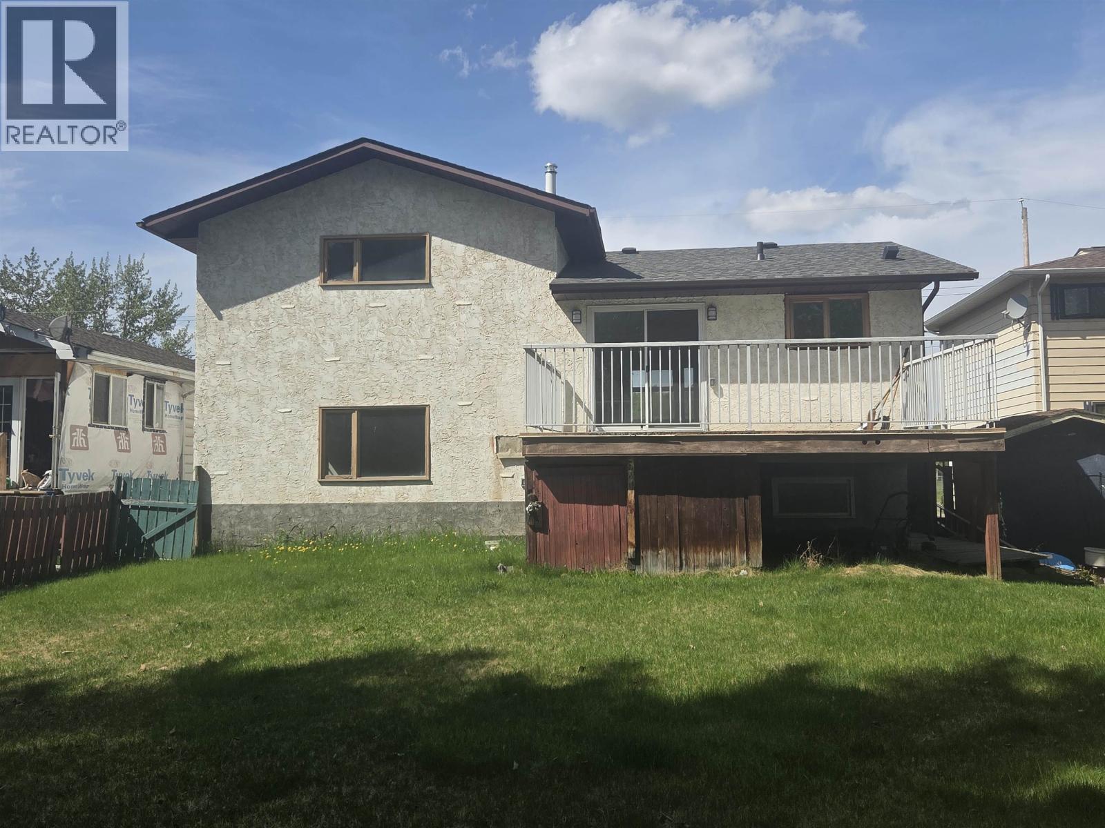 2402 VICTORIA STREET - 6