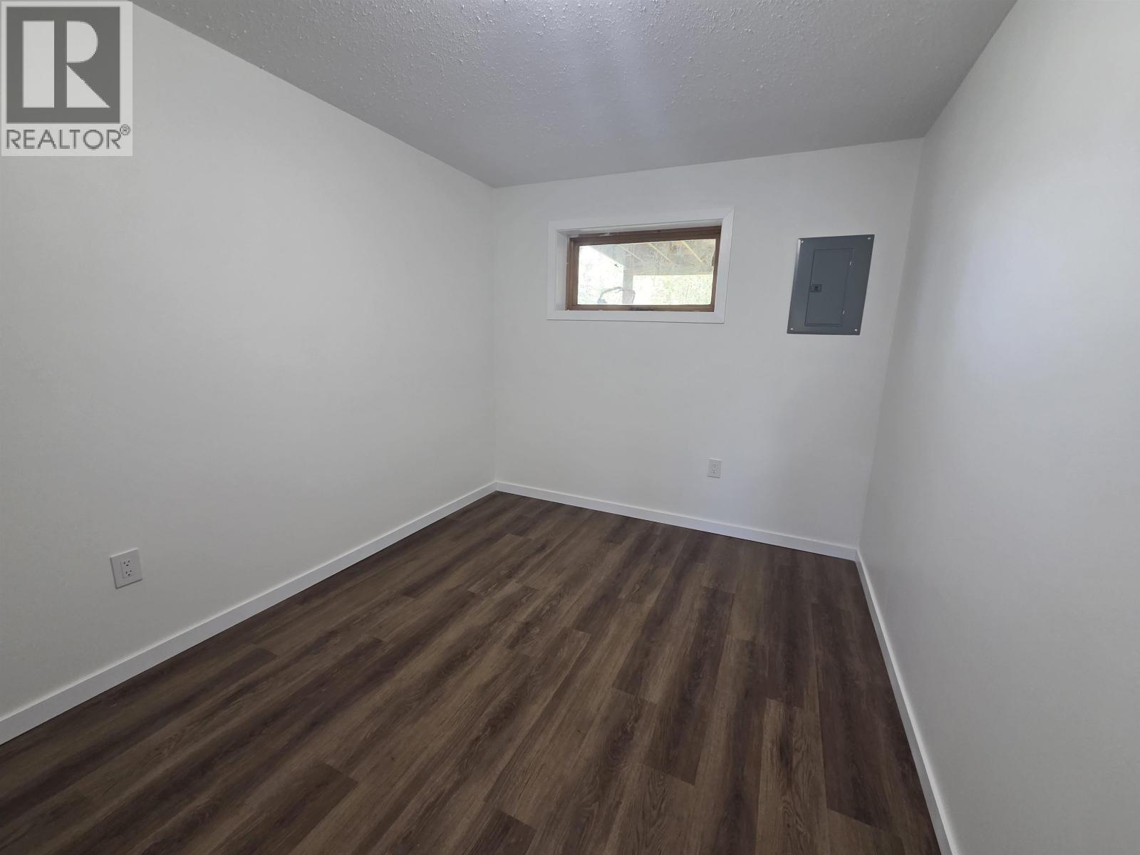 2402 VICTORIA STREET - Image 18