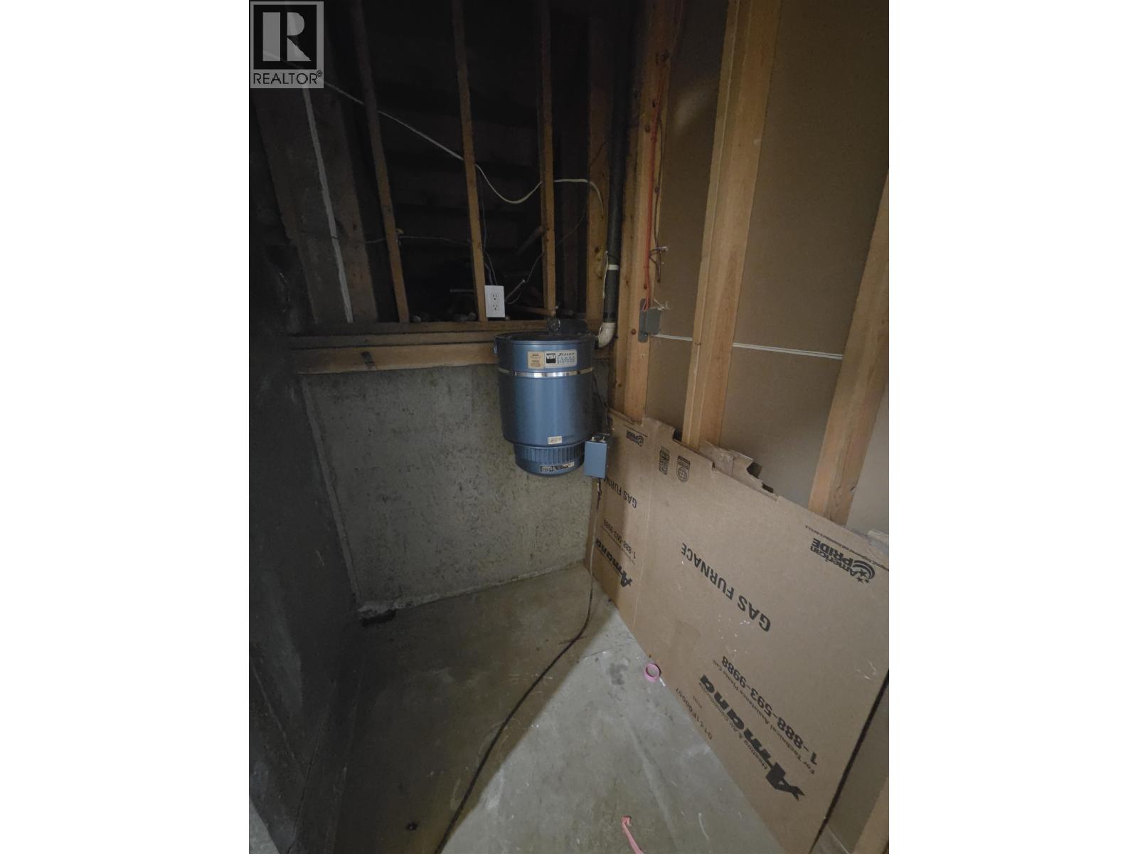 2402 VICTORIA STREET - Image 34