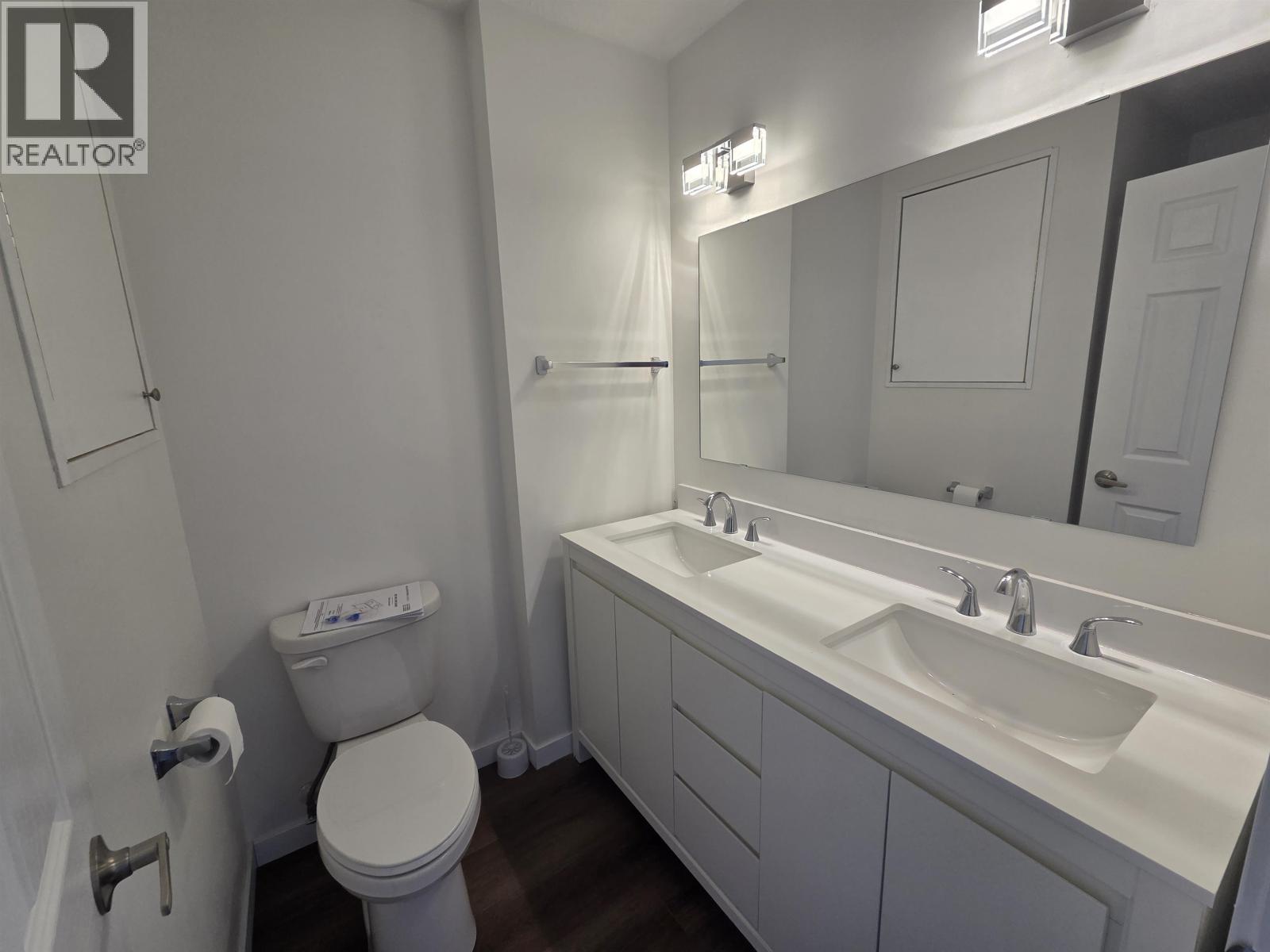 2402 VICTORIA STREET - Image 22