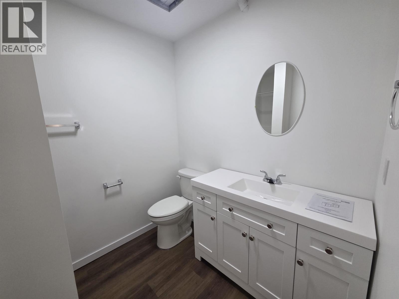 2402 VICTORIA STREET - 17