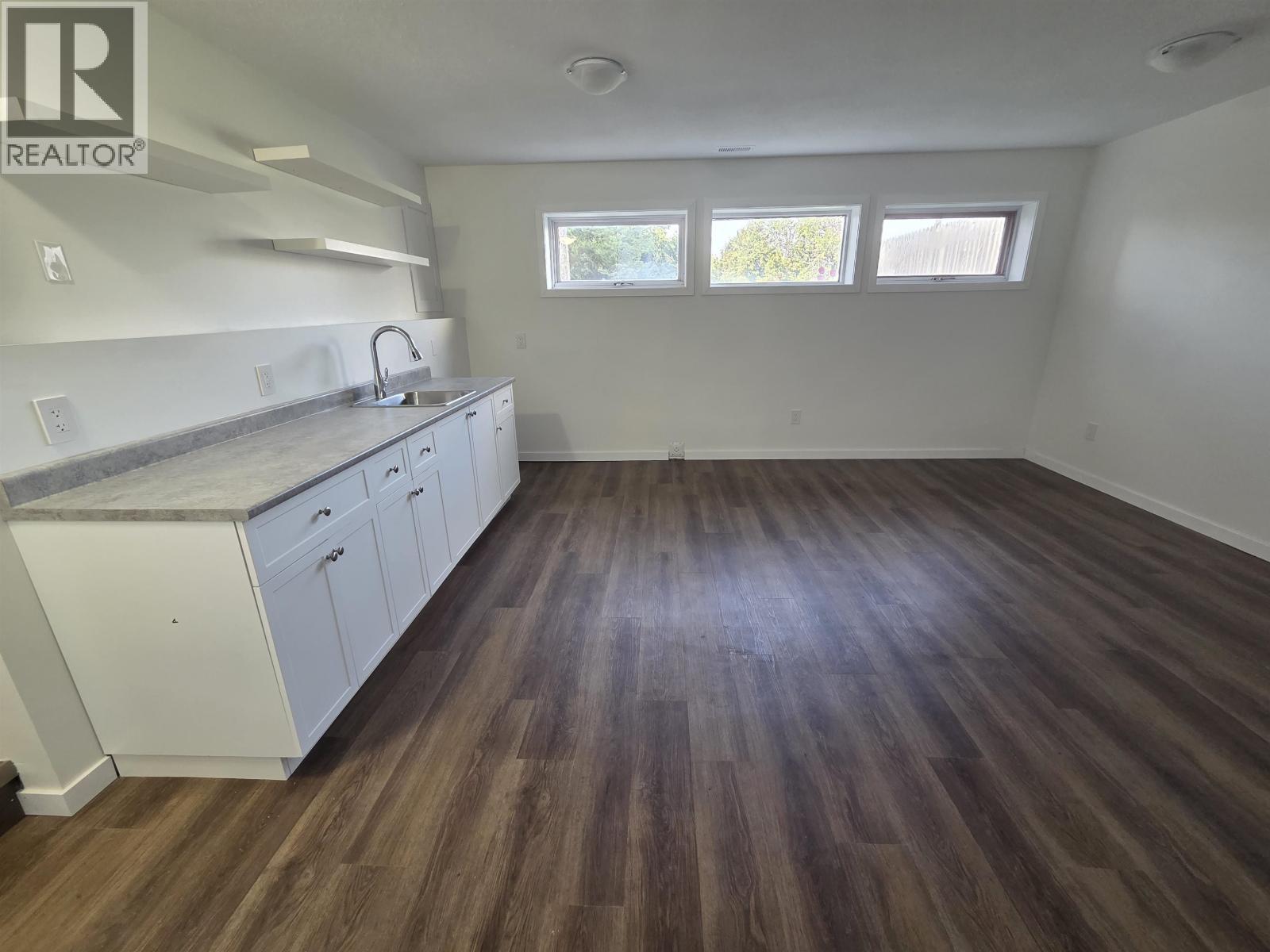 2402 VICTORIA STREET - 15