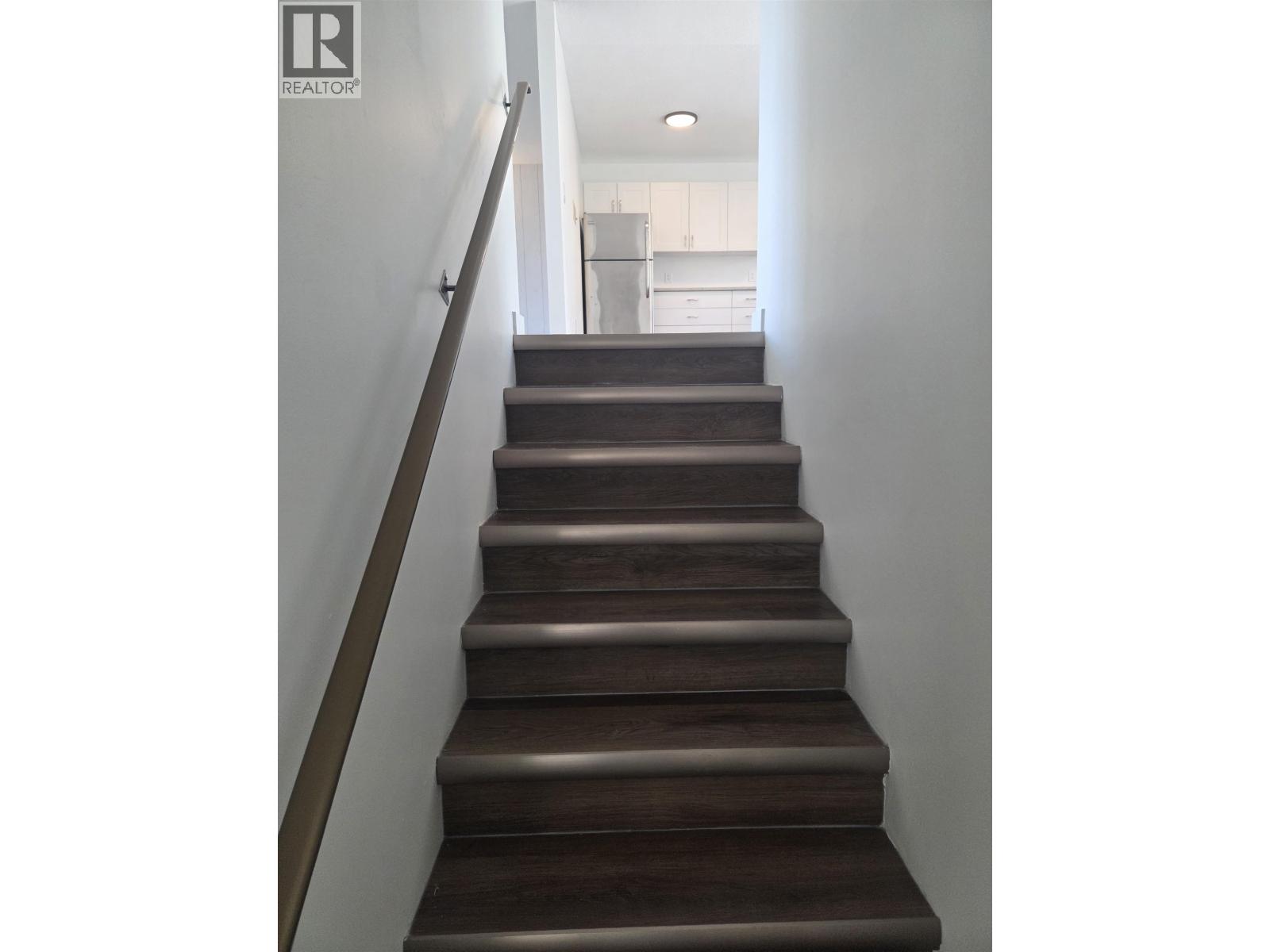 2402 VICTORIA STREET - 21