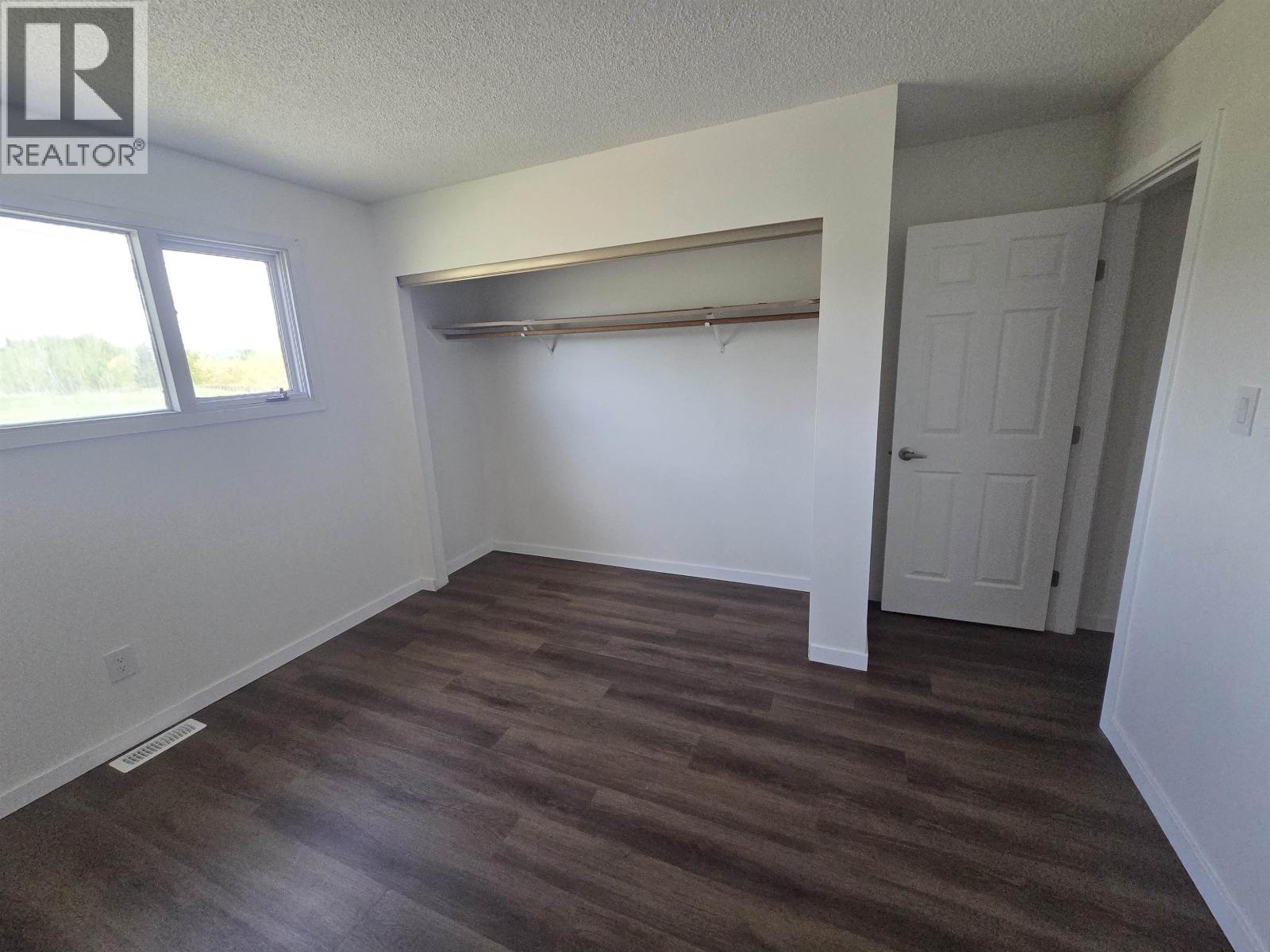 2402 VICTORIA STREET - Image 28