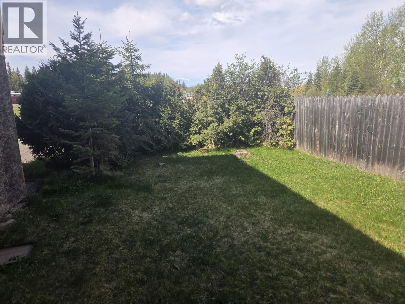 2402 VICTORIA STREET - 8