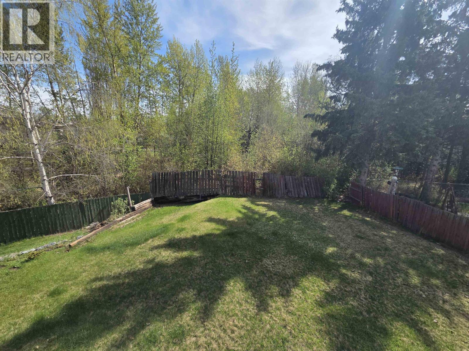 2402 VICTORIA STREET - 11