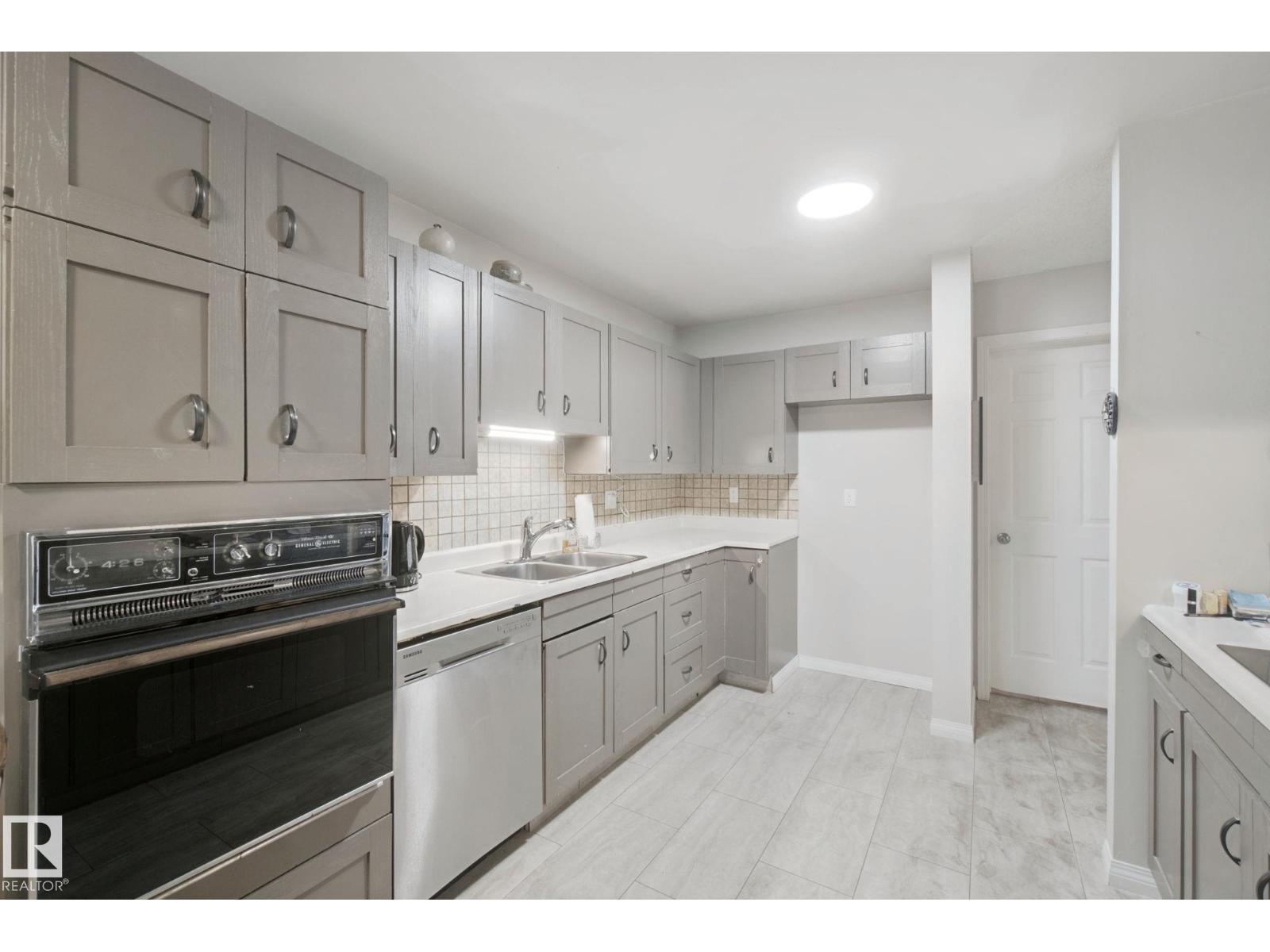 14812 43 AV NW - 10