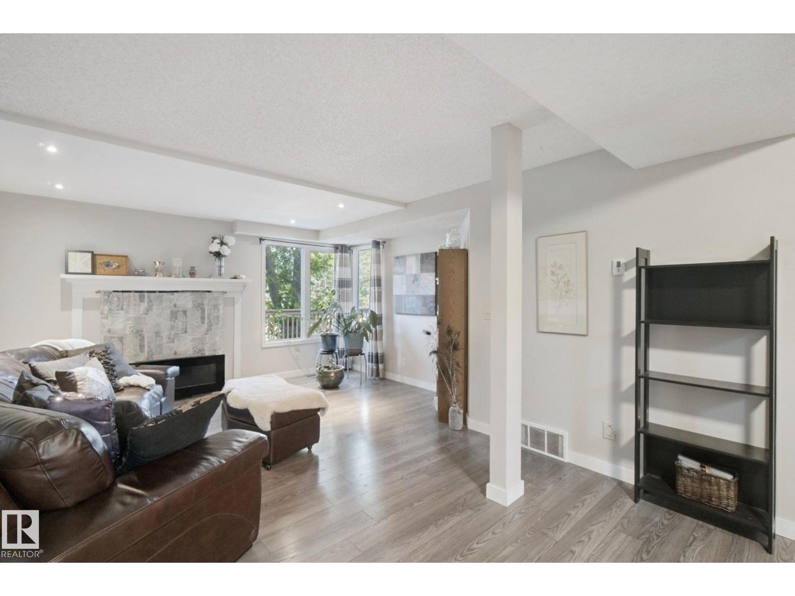 14812 43 AV NW - 3