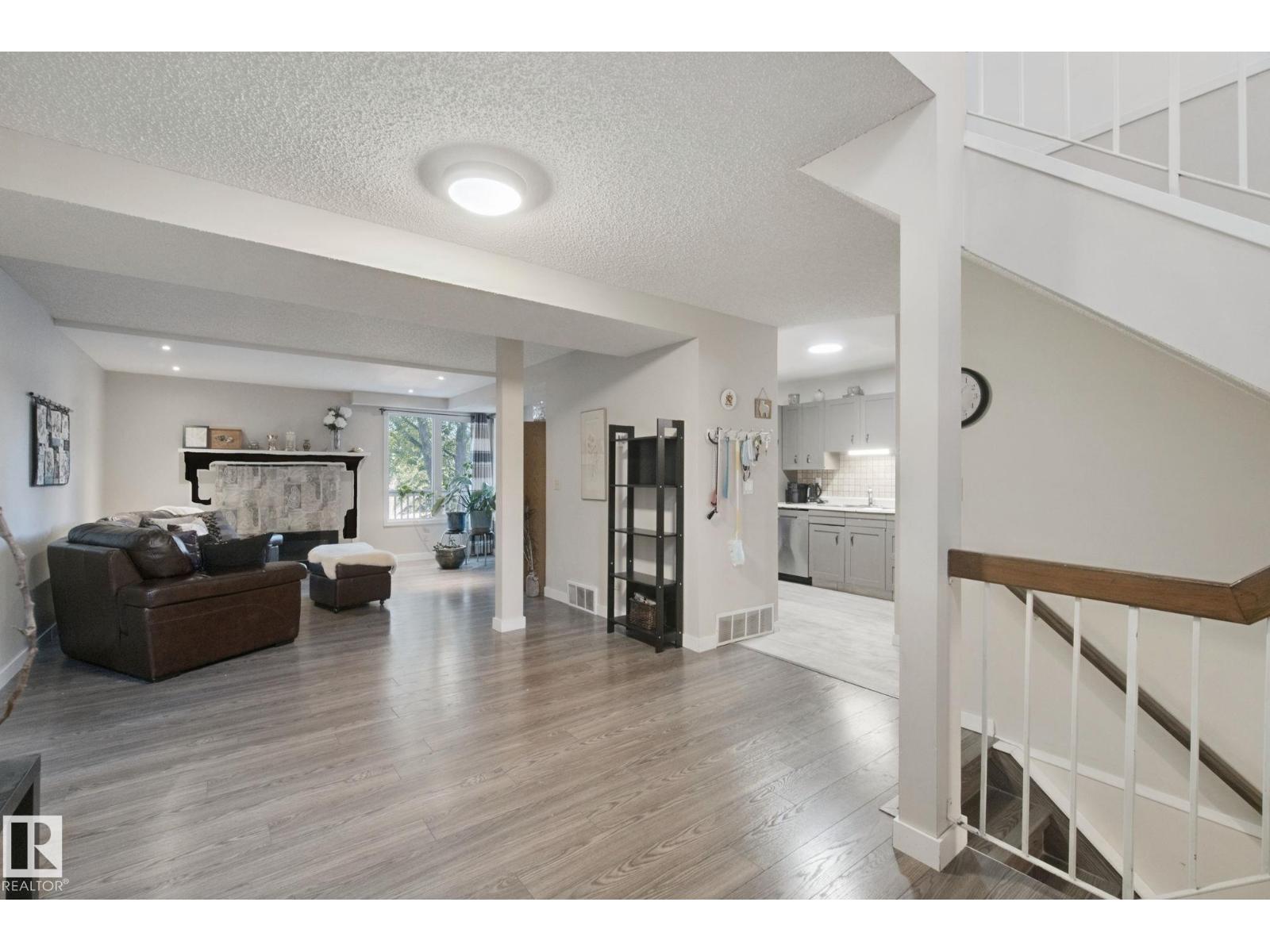 14812 43 AV NW - 7