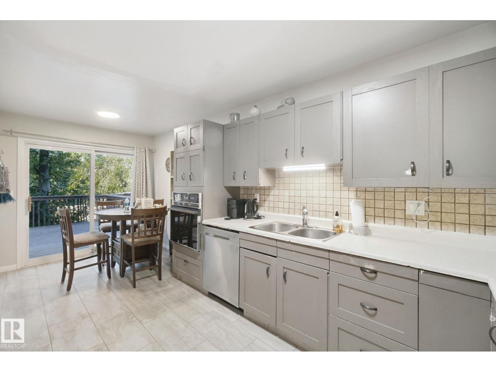 14812 43 AV NW - 8