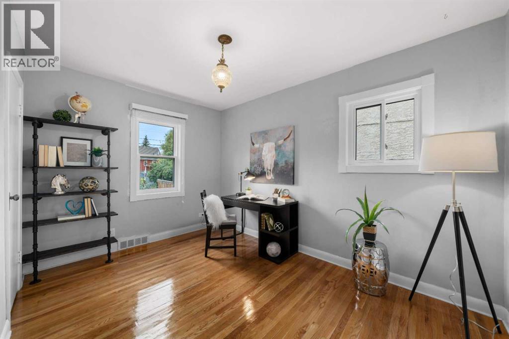 239 24 Avenue NE - photo 22