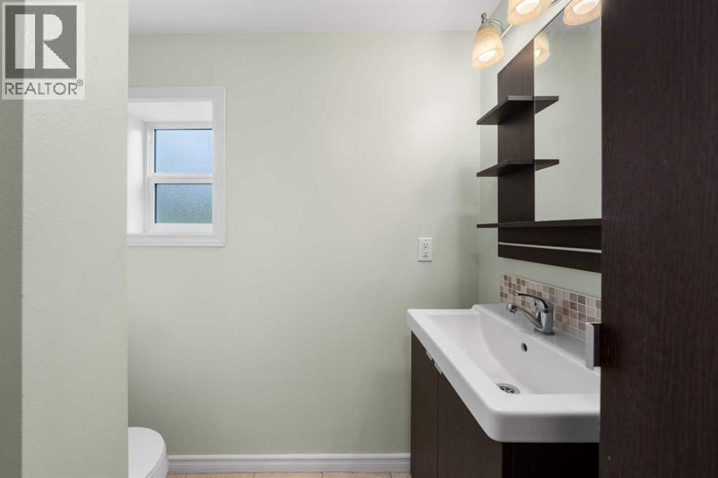 239 24 Avenue NE - photo 36