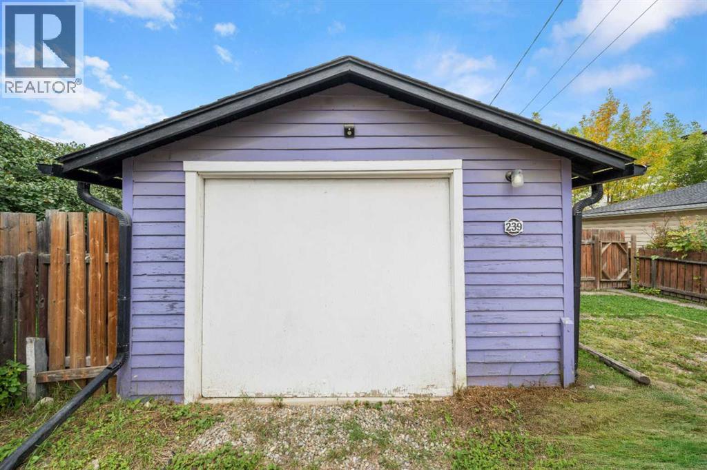 239 24 Avenue NE - photo 41