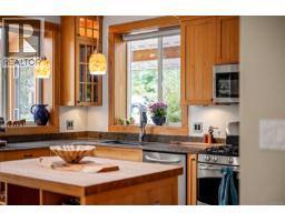 Ensuite - 652 Fox Rd, Quadra Island, BC V0P1N0 Photo 7