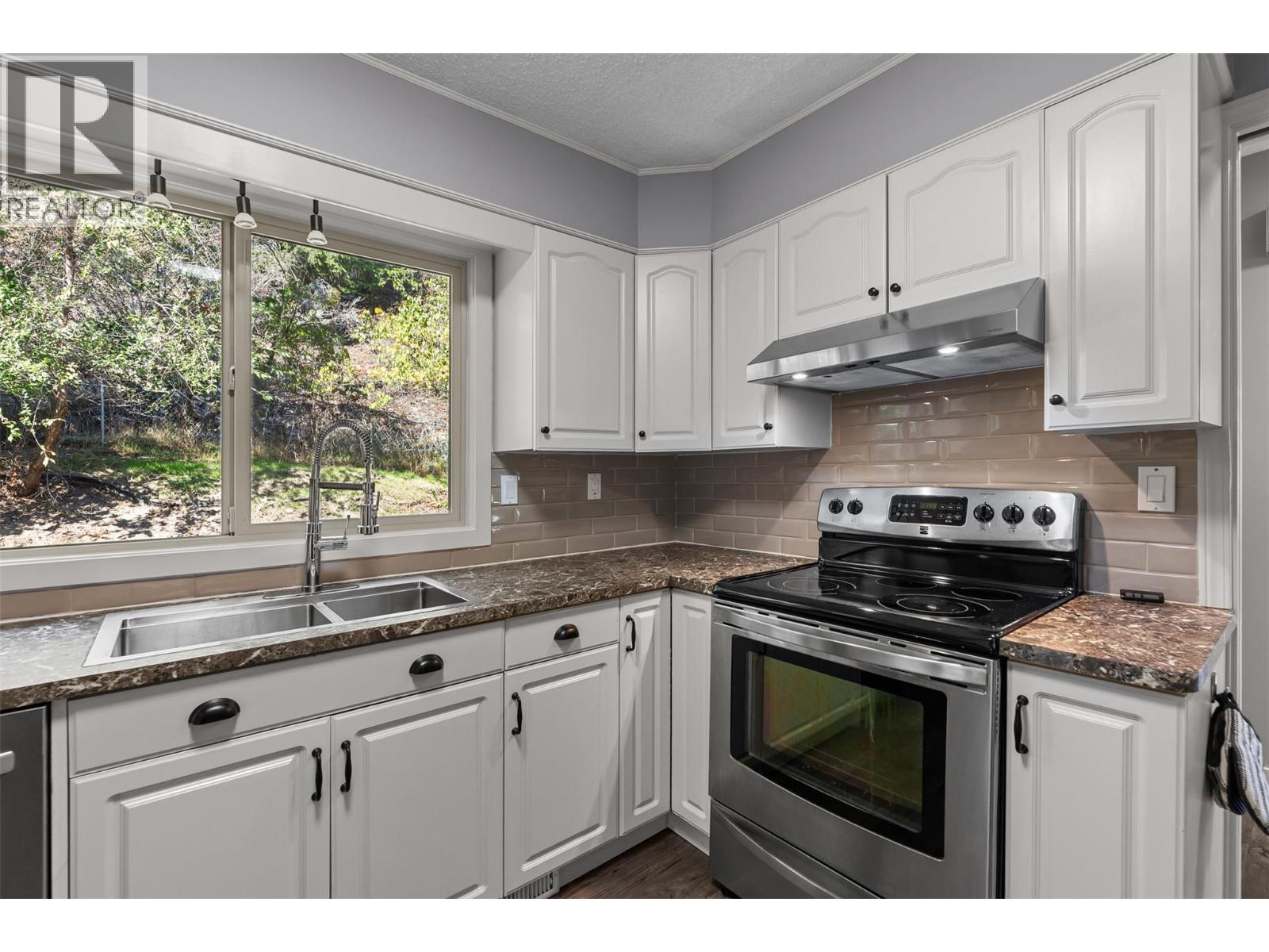  534 Glenmeadows Road, Kelowna