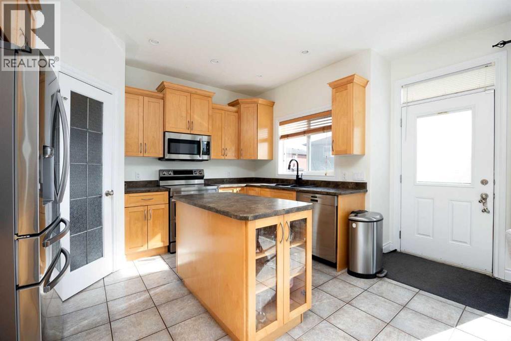 101 Red Lily Gate - Image 10