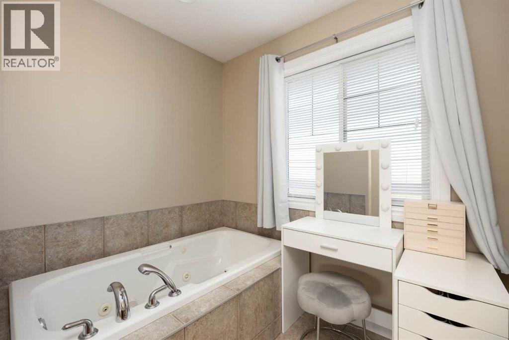 101 Red Lily Gate - 20