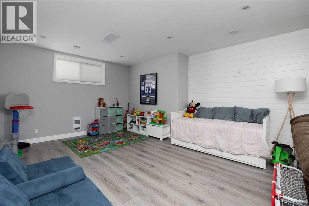 101 Red Lily Gate - Image 25