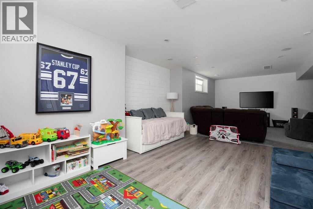 101 Red Lily Gate - Image 26