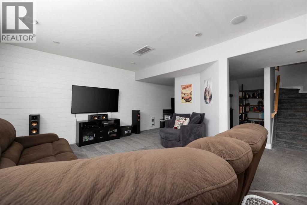 101 Red Lily Gate - Image 30