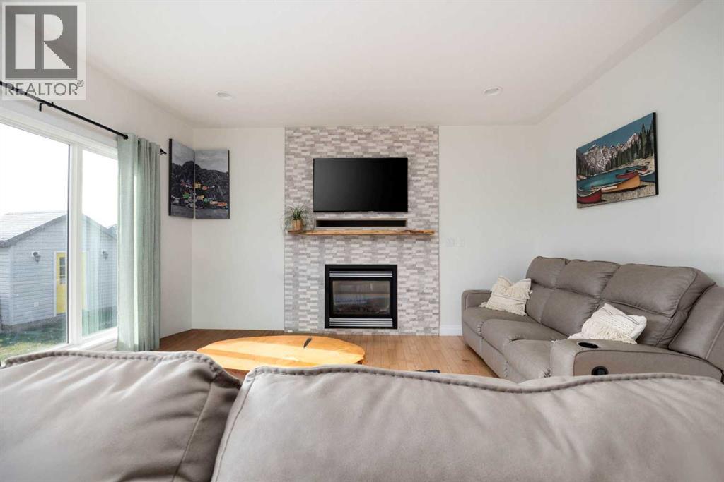 101 Red Lily Gate - Image 5