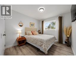 723 75 Avenue SW - photo 17