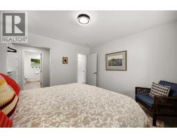 723 75 Avenue SW - photo 13