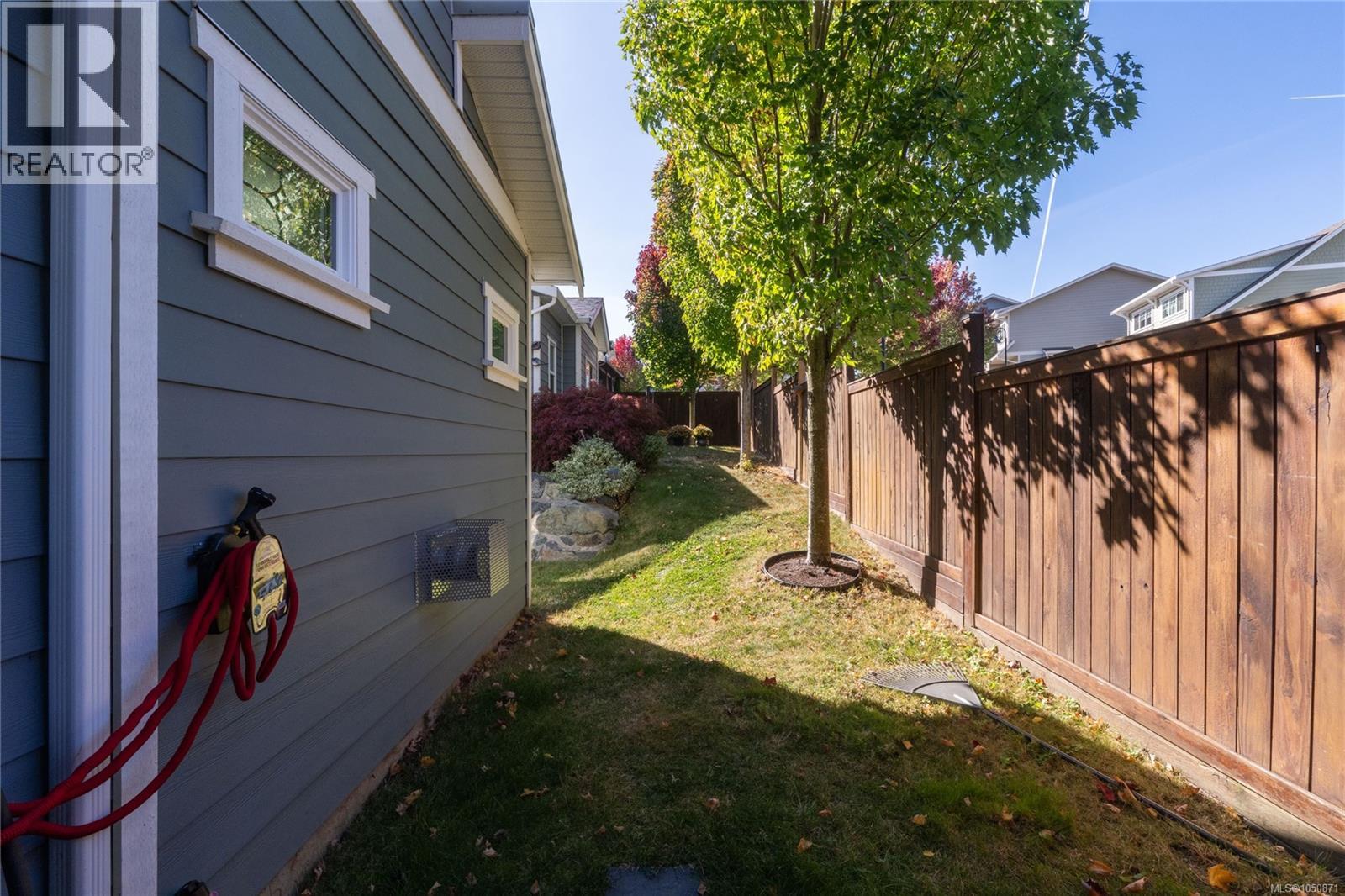 3504 Sparrowhawk Ave - 44