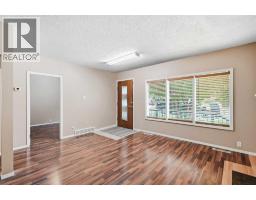 3pc Bathroom - 1832 43 Street Se, Calgary, AB T2B1G9 Photo 6