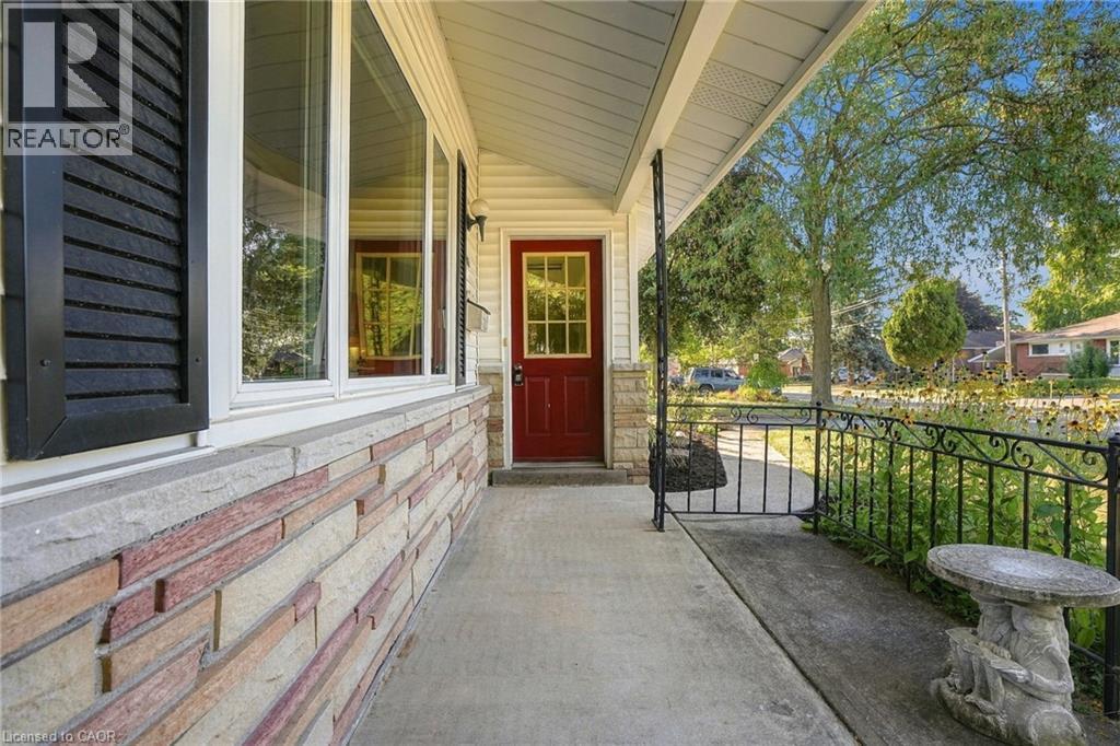 1267 DUNBAR Road, Burlington — photo 2