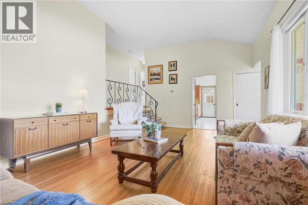 1267 DUNBAR Road, Burlington — photo 4