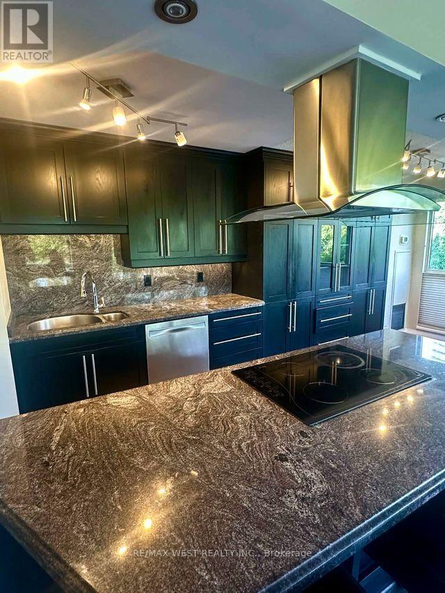 2261 Lake Shore Boulevard West — photo 8