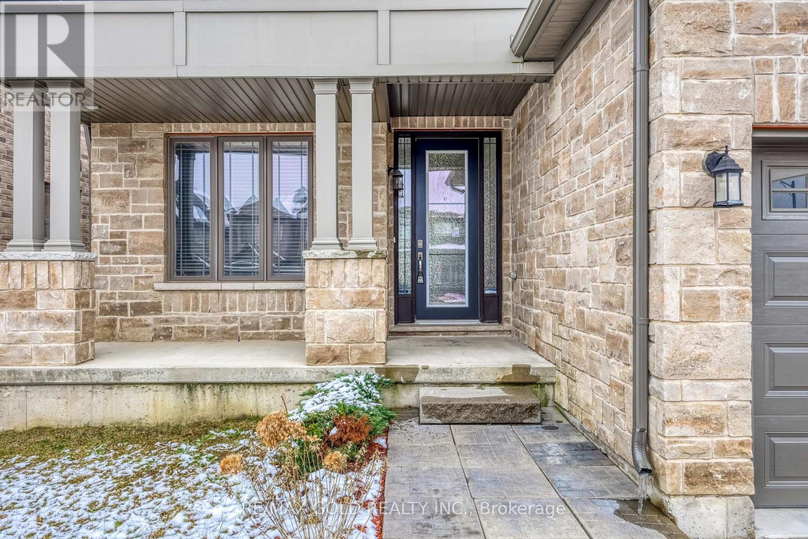 56 LEXINGTON AVENUE, Hamilton (Stoney Creek Mountain) — photo 2