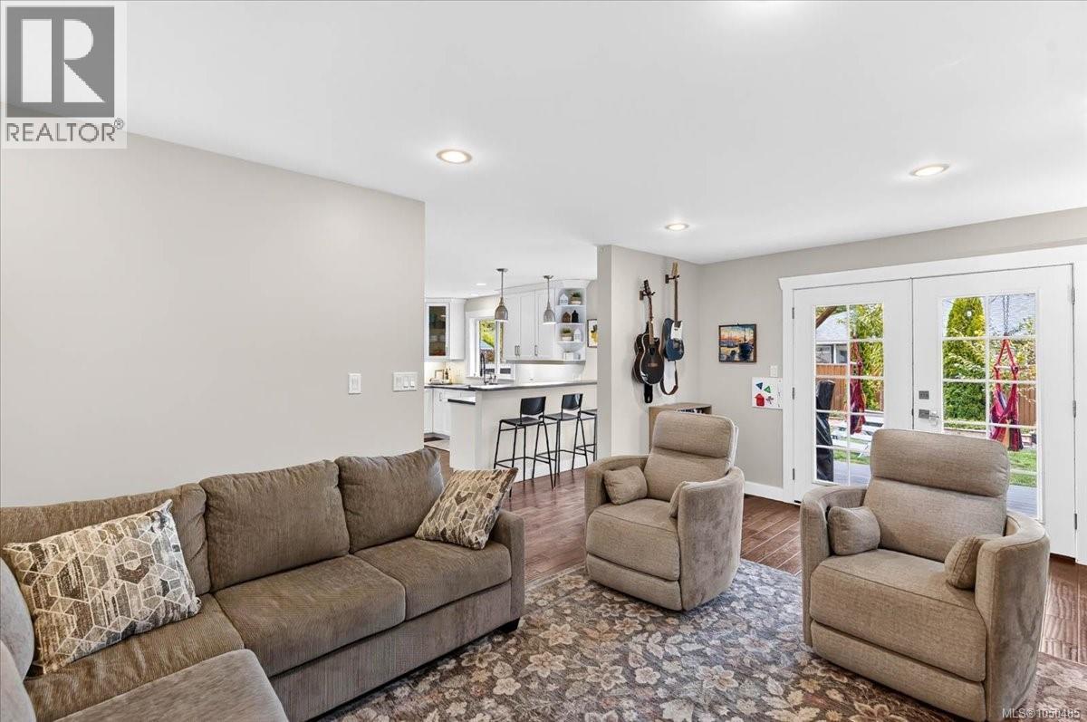 3615 Lyall Point Cres - Image 19