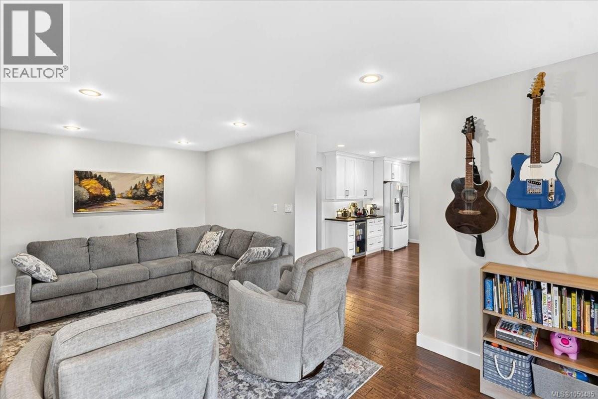 3615 Lyall Point Cres - Image 22